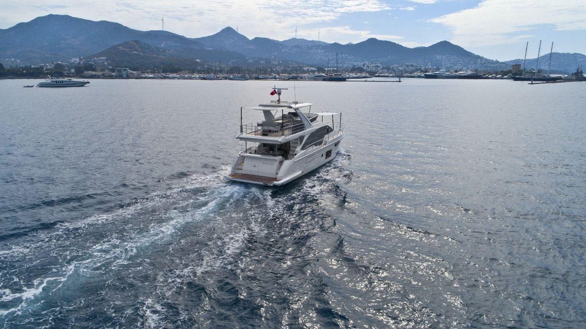 2022 Azimut 60 