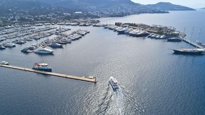 Yacht