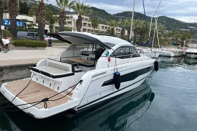 2022 Jeanneau Leader 36
