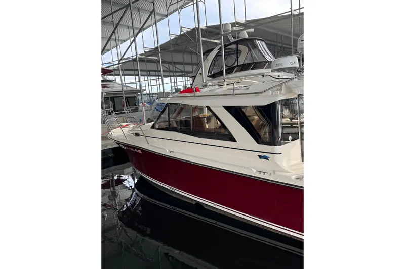 Fluidmotion Yacht Photos Pics 2020 Cutwater C-30S boat with red hull docked in a marina.