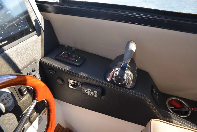 Fluidmotion Yacht Photos Pics 2020 Cutwater C-30S helm with joystick controls and throttle lever.
