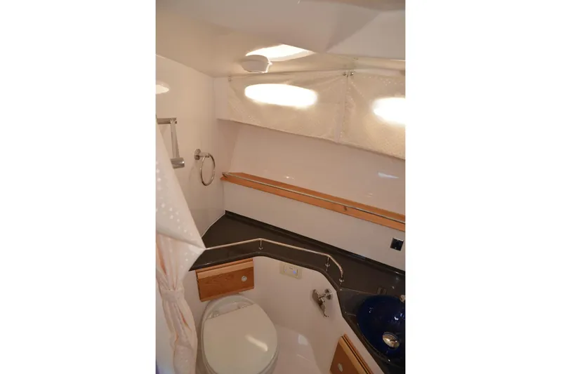 Fluidmotion Yacht Photos Pics 2020 Cutwater C-30S boat bathroom with modern fixtures and compact design.