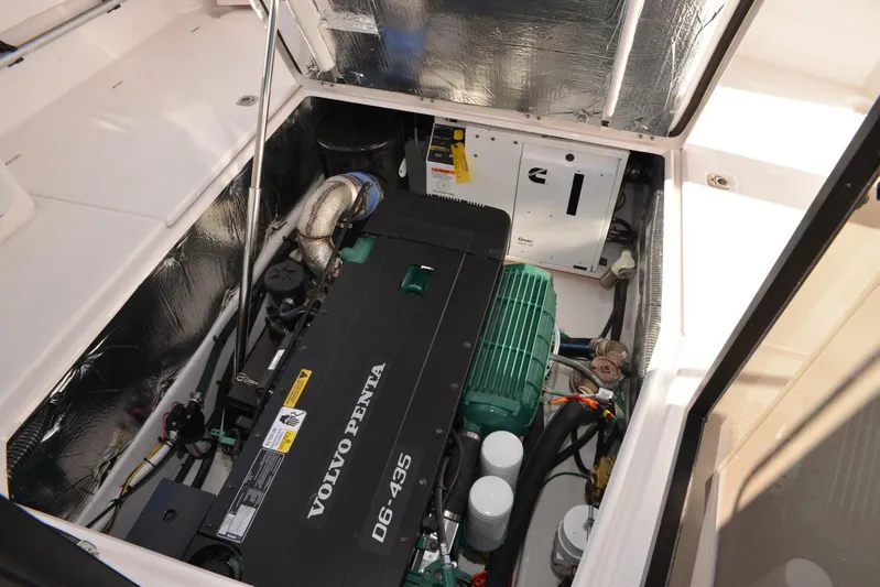 Fluidmotion Yacht Photos Pics Engine compartment of 2020 Cutwater C-30S boat featuring Volvo Penta D6-435 engine.