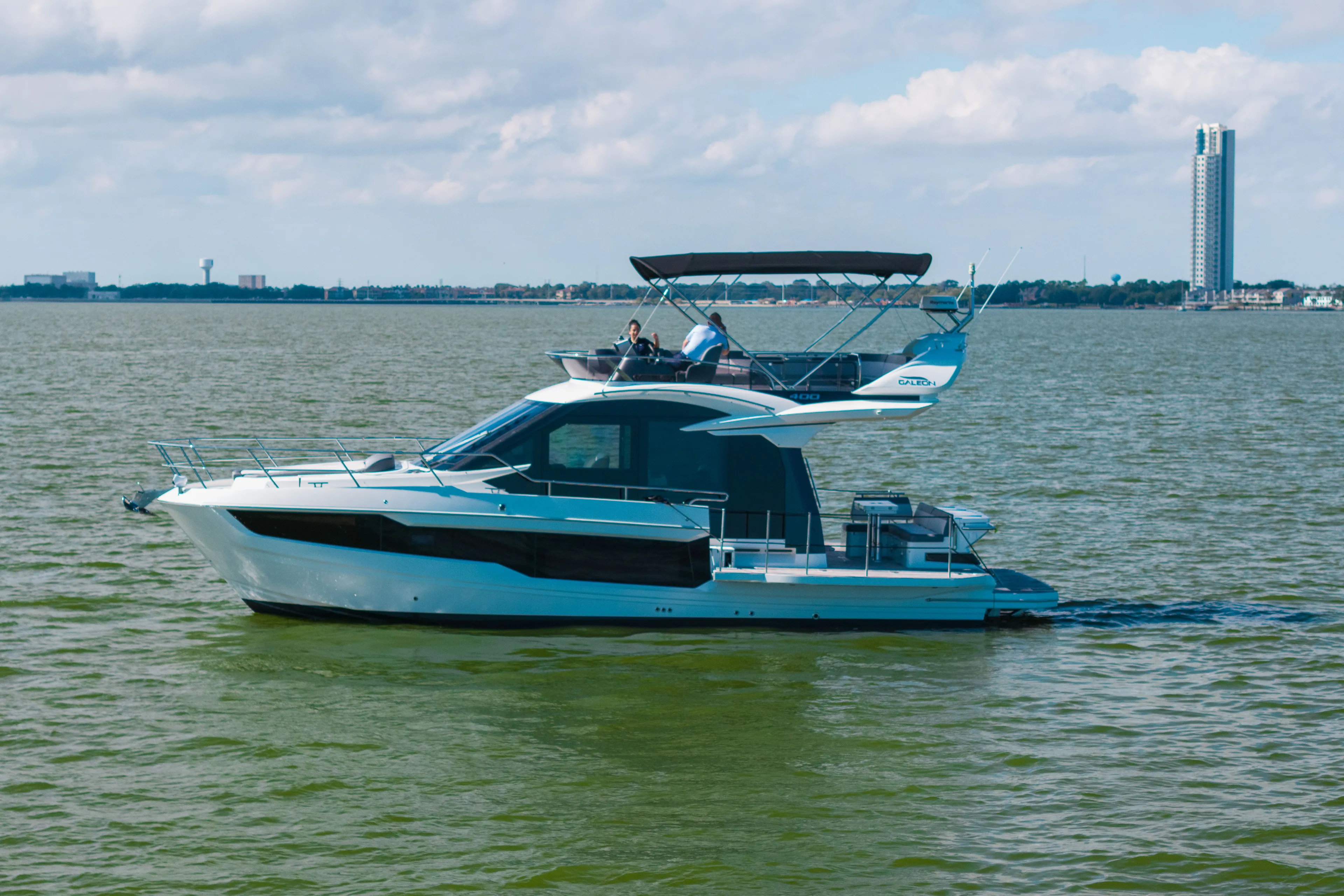 Galeon 400 Fly