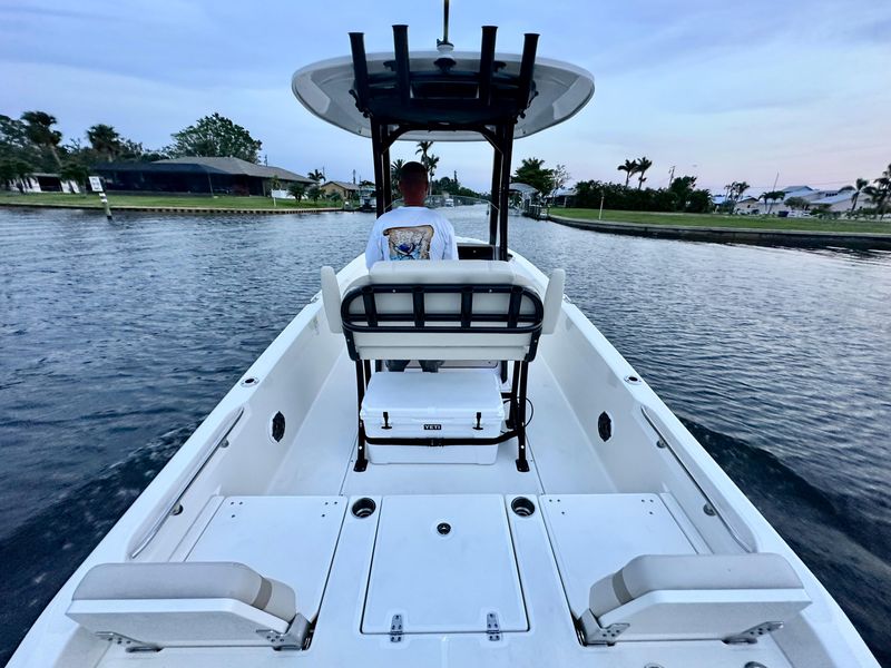 2021 Boston Whaler 250 Dauntless