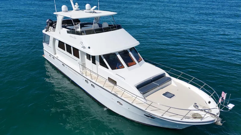  Yacht Photos Pics Luxury 2007 Jefferson Marquessa yacht cruising on clear blue waters.