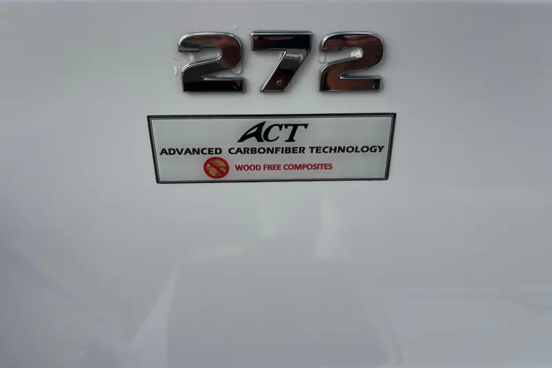  Yacht Photos Pics 2019 Blackfin 272 CC with Advanced Carbon Fiber Technology, wood-free composites.