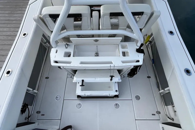  Yacht Photos Pics 2019 Blackfin 272 CC boat interior with seating and fishing station.