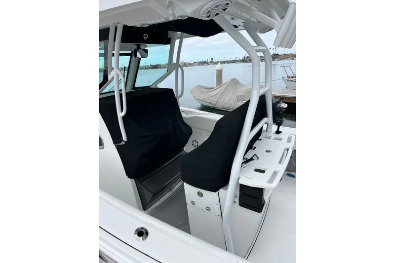  Yacht Photos Pics 2019 Blackfin 272 CC boat interior with covered seats