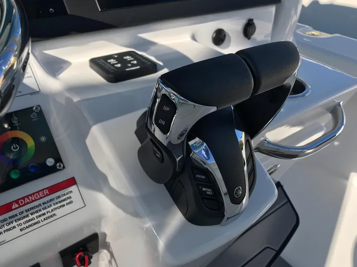 #339 White Yacht Photos Pics Throttle controls on 2023 Everglades 273CC boat dashboard, featuring modern design and functionality.