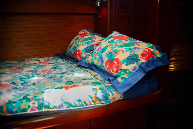 Tuatara Yacht Photos Pics Cozy cabin bed with vibrant floral bedding on a 1983 Little Harbor Little Harbour 63 yacht.