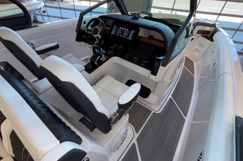  Yacht Photos Pics 2026 Monterey Elite 30 OB boat interior with modern dashboard and seating.