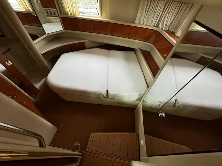  Yacht Photos Pics 2000 Sea Ray 380 Aft Cabin interior with bed, wood accents, and mirrored closet.