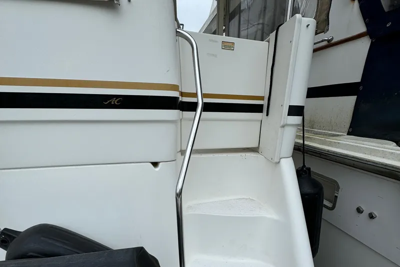  Yacht Photos Pics 2000 Sea Ray 380 Aft Cabin boat stairs with railing and fender.