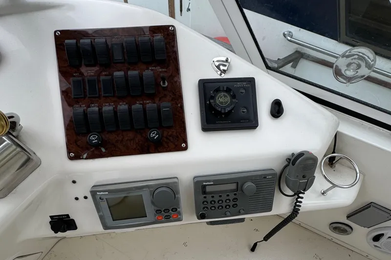  Yacht Photos Pics Control panel of a 2000 Sea Ray 380 Aft Cabin boat with navigation and communication equipment.