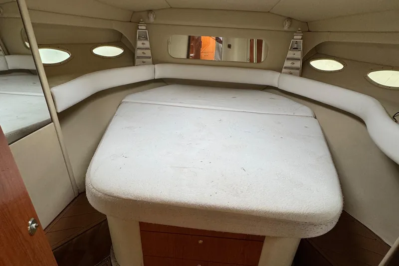  Yacht Photos Pics Interior cabin of 2000 Sea Ray 380 Aft Cabin yacht, featuring a cozy bed.