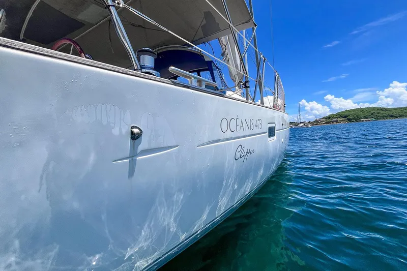  Yacht Photos Pics Beneteau Oceanis Clipper 473 sailboat on clear blue water, sunny day, 2002 model.