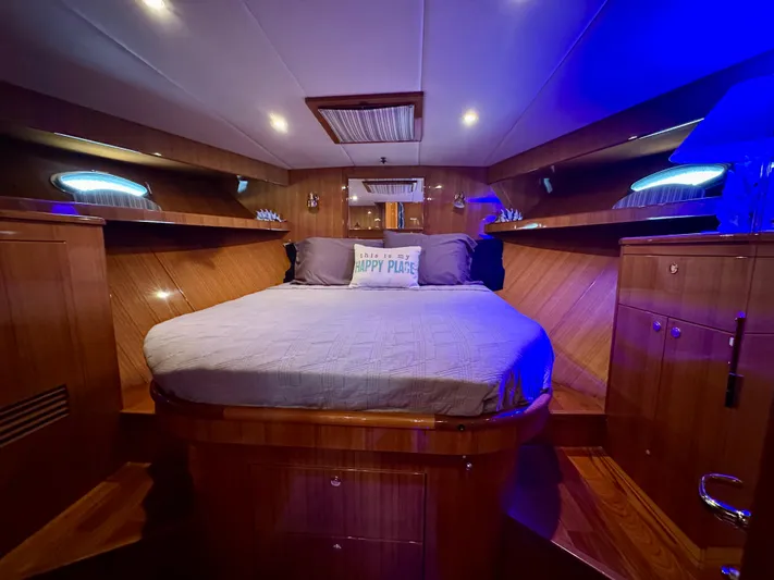 Leslie Jane Yacht Photos Pics Luxurious cabin interior of 2002 Jefferson Marquessa 57 MY yacht with cozy bed and ambient lighting.