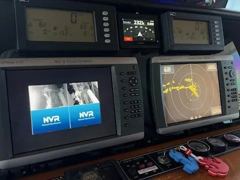 Leslie Jane Yacht Photos Pics Navigation equipment on a 2002 Jefferson Marquessa 57 MY yacht dashboard.