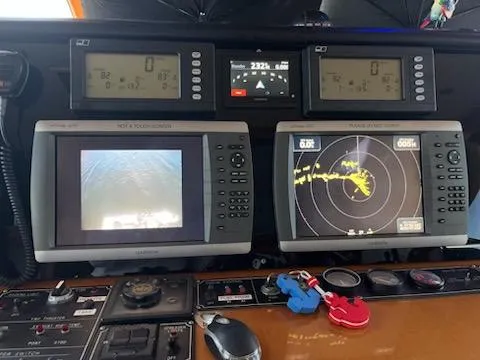 Leslie Jane Yacht Photos Pics Navigation equipment on a 2002 Jefferson Marquessa 57 MY yacht dashboard.