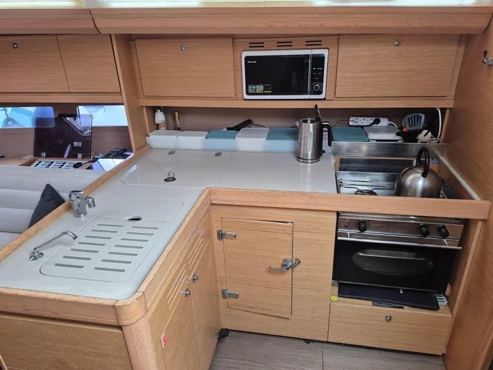 Galaxy Yacht Photos Pics 