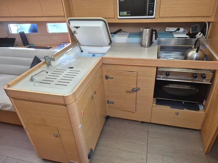 Galaxy Yacht Photos Pics 