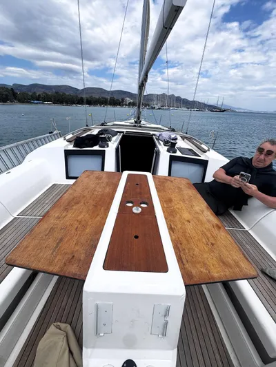  Yacht Photos Pics Cockpit table