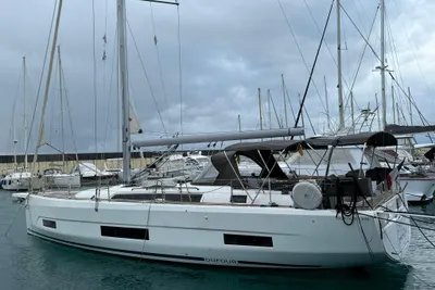2022 Dufour 470