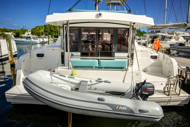 Lucky Fin Yacht Photos Pics 
