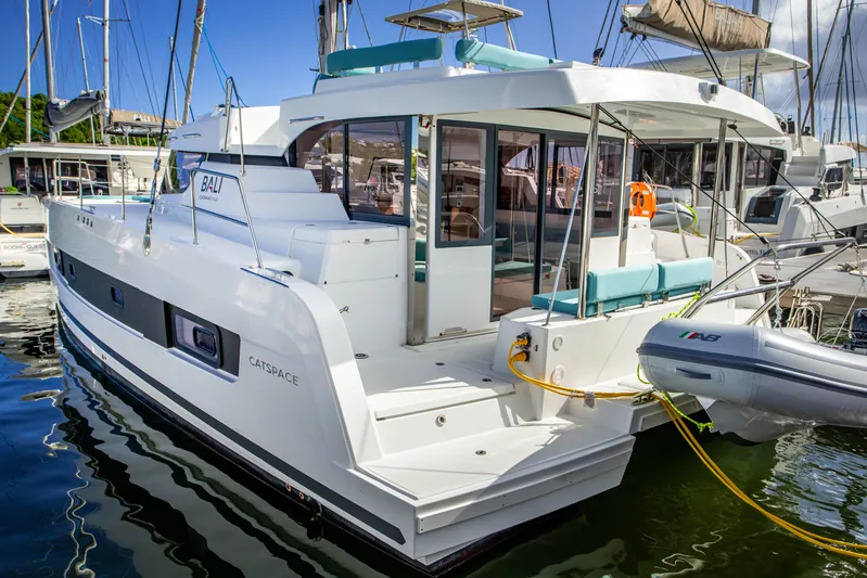 Lucky Fin Yacht Photos Pics 