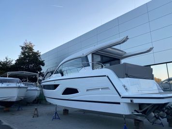 2022 Sealine C390