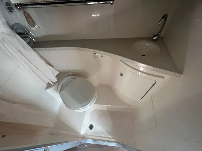  Yacht Photos Pics Regal 28 Express Head