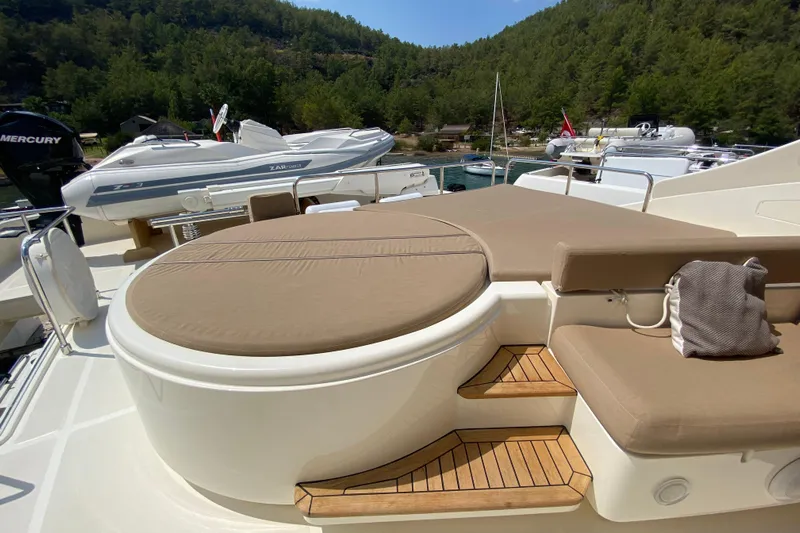 Slt Yacht Photos Pics Luxurious 2008 Ferretti Yachts 881 with spacious sun deck and elegant seating area.