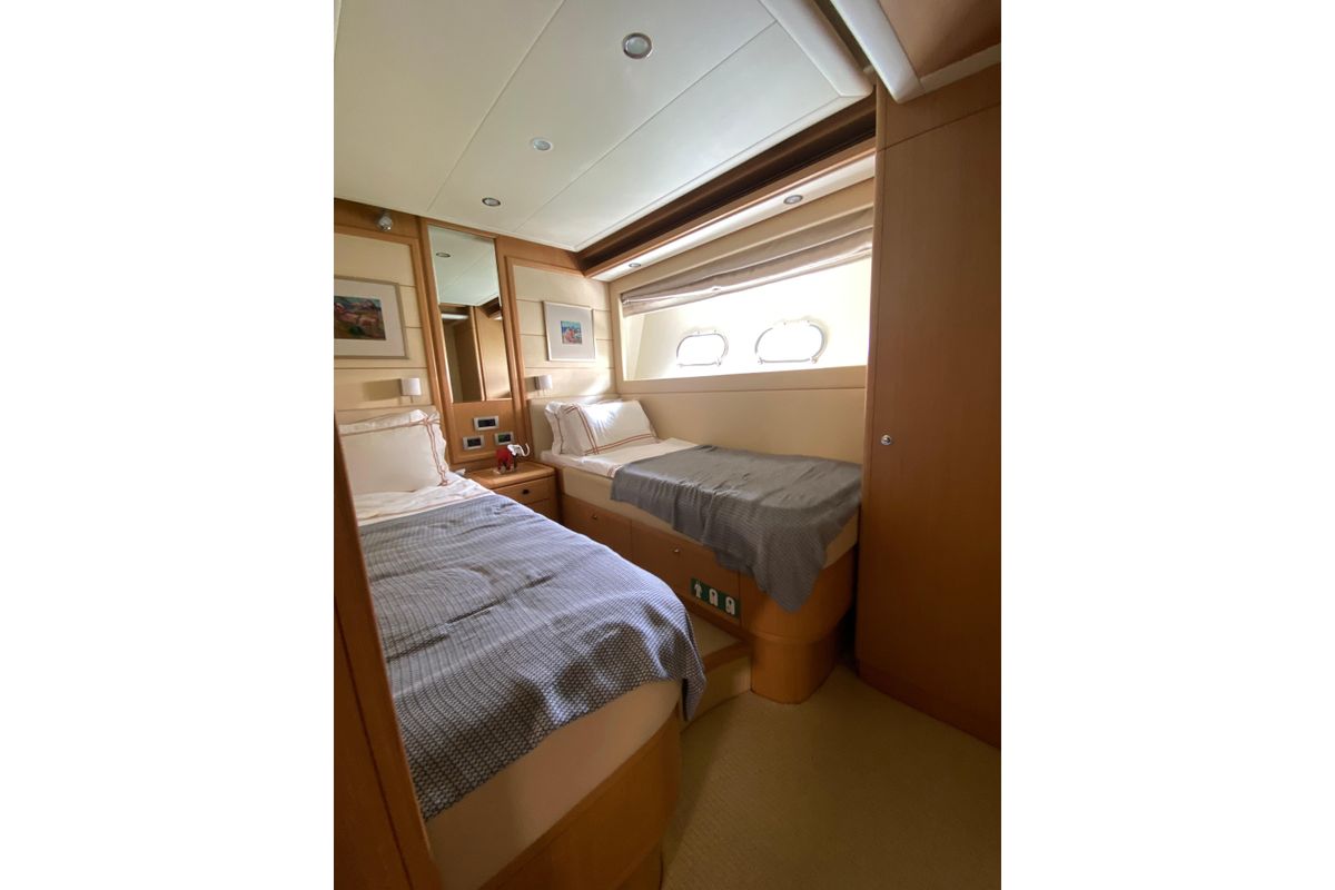 2008 Ferretti Yachts 87 