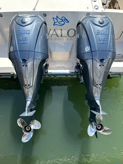  Yacht Photos Pics Twin Yamaha 300 V6 outboard engines on a 2022 Grady-White Express 330 boat.