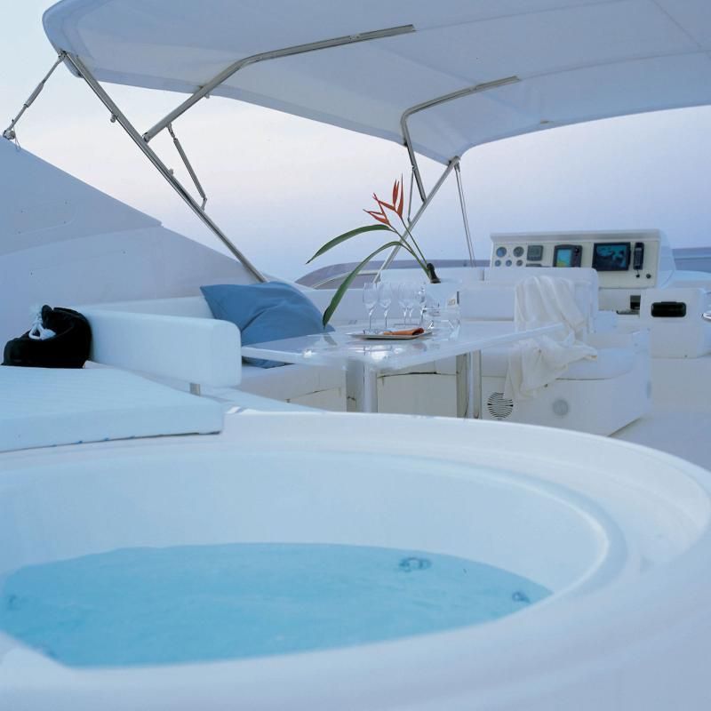 2008 Ferretti Yachts 87 