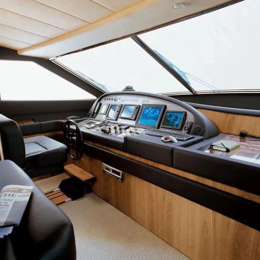 Nm03008 Yacht Photos Pics Luxurious helm of 2008 Ferretti Yachts 881, featuring advanced navigation systems and plush seating.