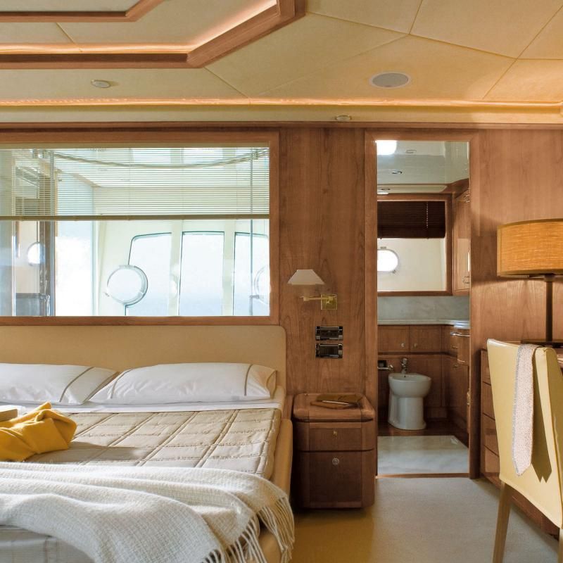 2008 Ferretti Yachts 87 