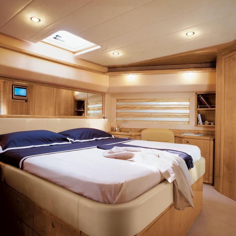 2008 Ferretti Yachts 87 