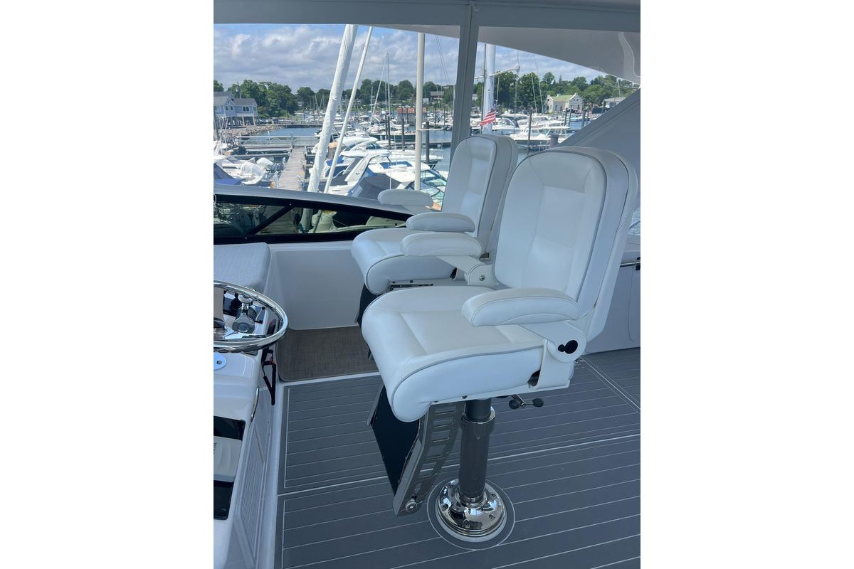2011 Hatteras 61 