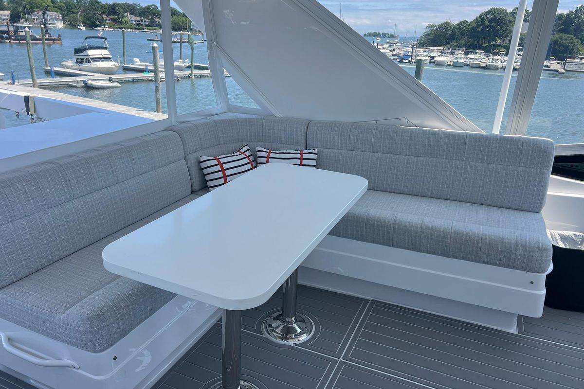 2011 Hatteras 61 