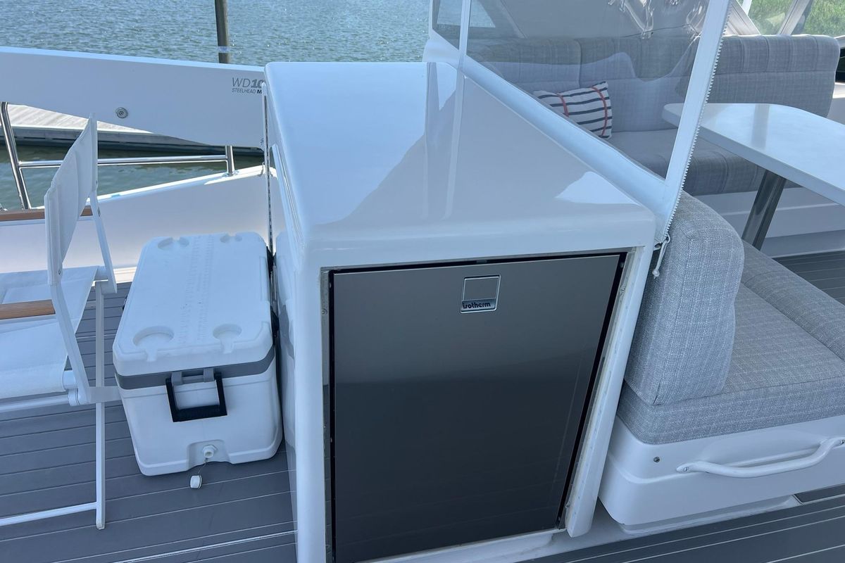 2011 Hatteras 61 