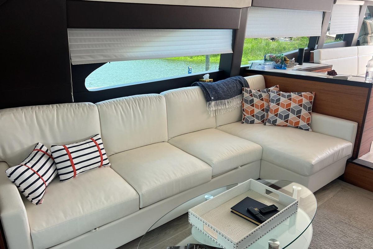 2011 Hatteras 61 