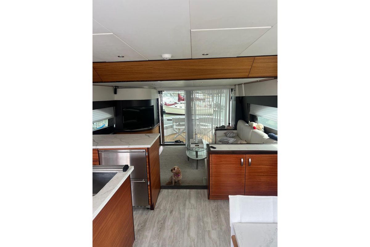 2011 Hatteras 61 