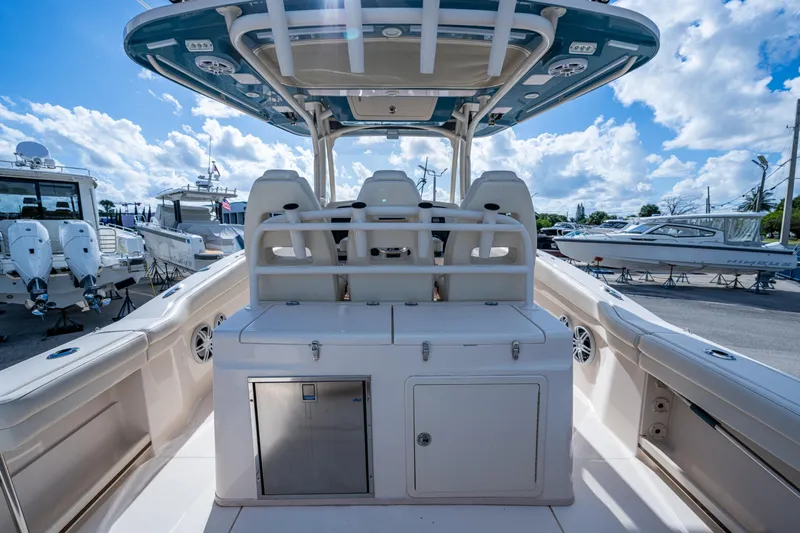 Roi Yacht Photos Pics Grady White 33 ROI - Cockpit