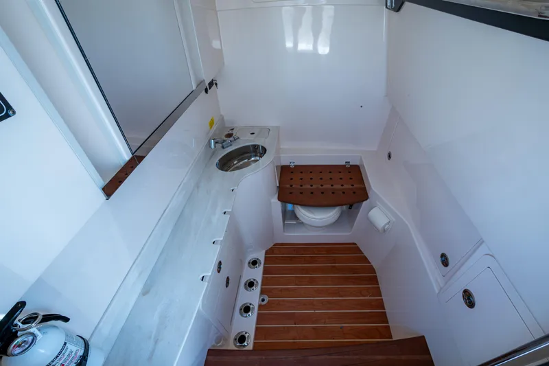 Roi Yacht Photos Pics Grady White 33 ROI - Head Compartment