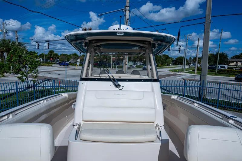 Roi Yacht Photos Pics Grady White 33 ROI - Forward Console