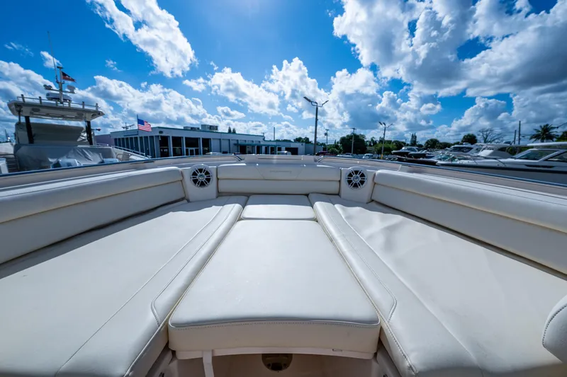 Roi Yacht Photos Pics Grady White 33 ROI - Bow