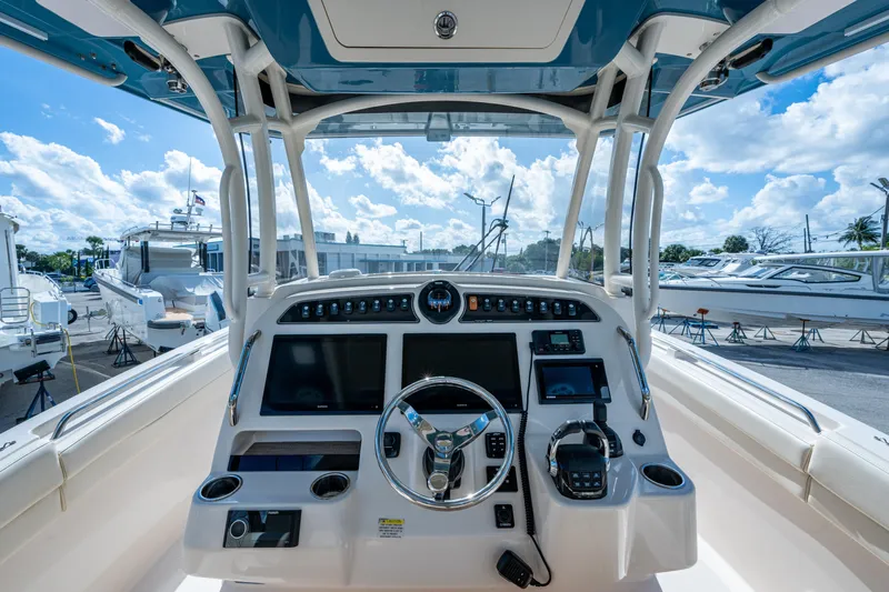 Roi Yacht Photos Pics Grady White 33 ROI - Helm Station