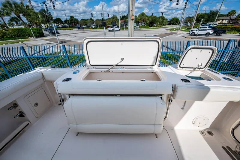 Roi Yacht Photos Pics Grady White 33 ROI - Cockpit